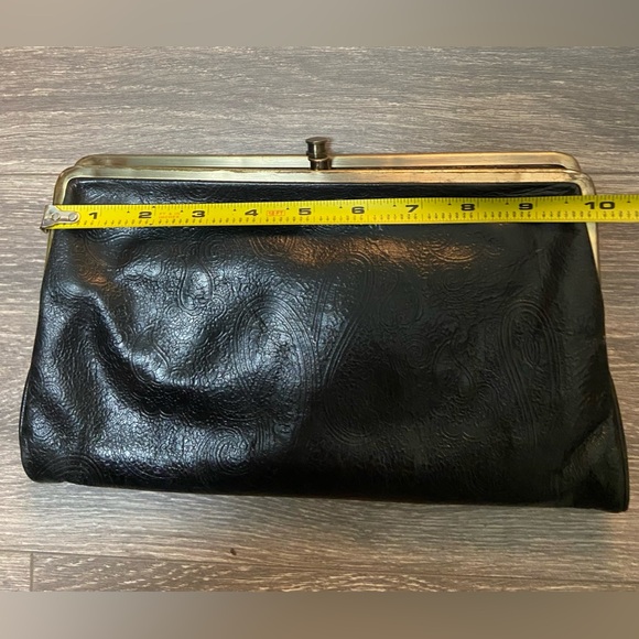 HOBO Lauren Clutch Wallet Black Tooled Leather Paisley Embossed Clasp Fold Mag. - Picture 9 of 10